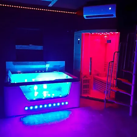 Instant A Deux Hotel 4*